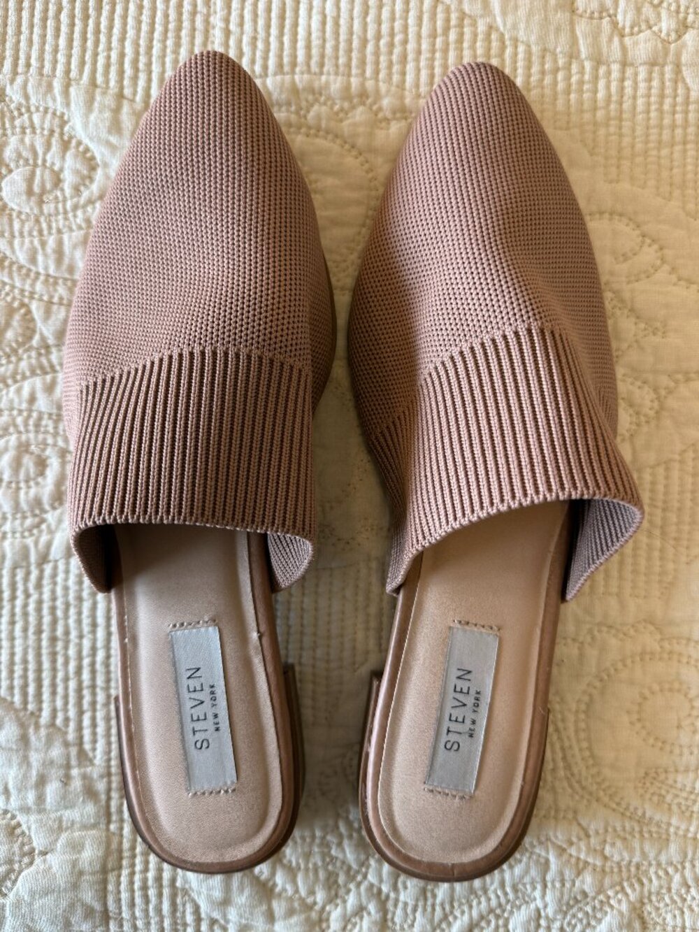 Steven New York mauve knit pointed-toe mules. Size 9